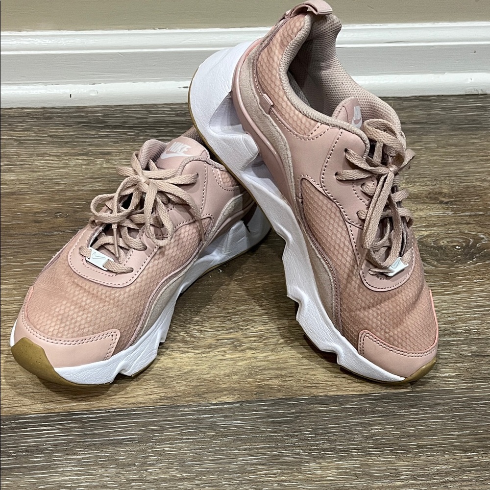 Nike RYZ 365 running shoe